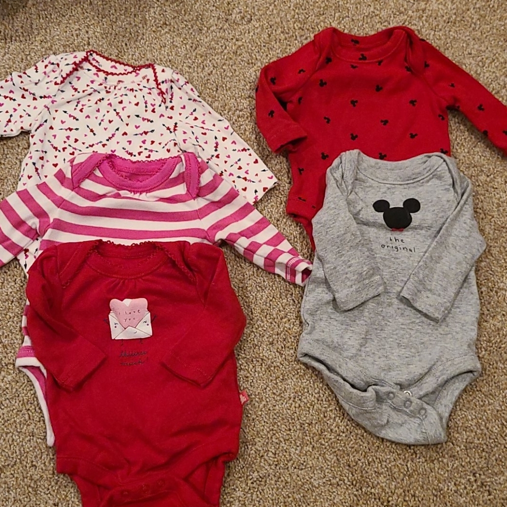 5 long-sleeved gap onesie